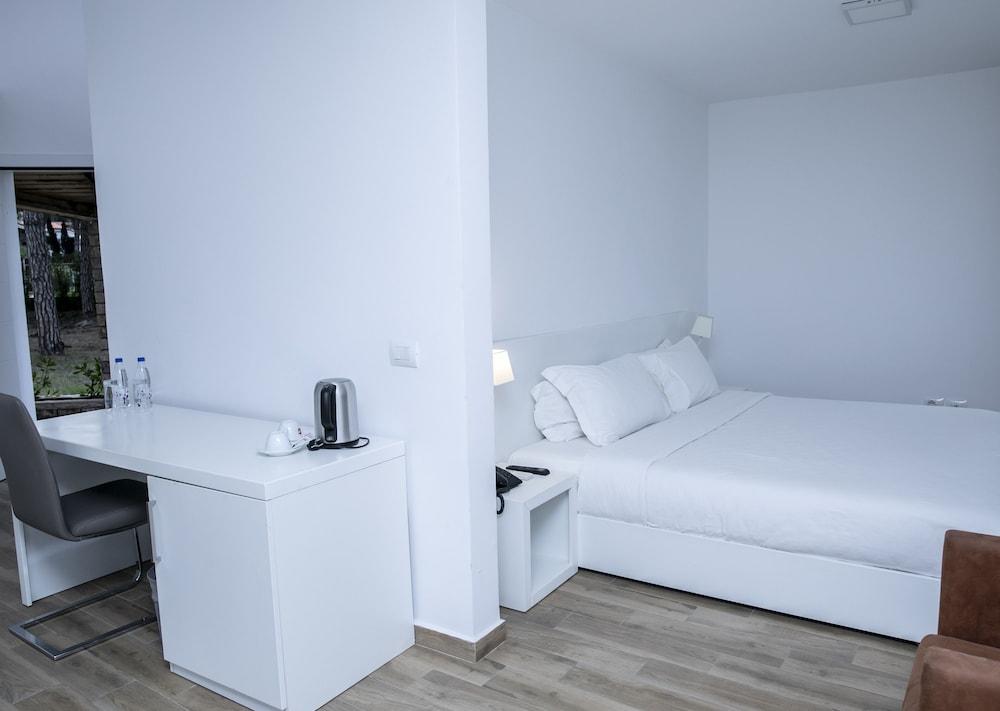 Prestige Resort Durres Qerret Екстер'єр фото