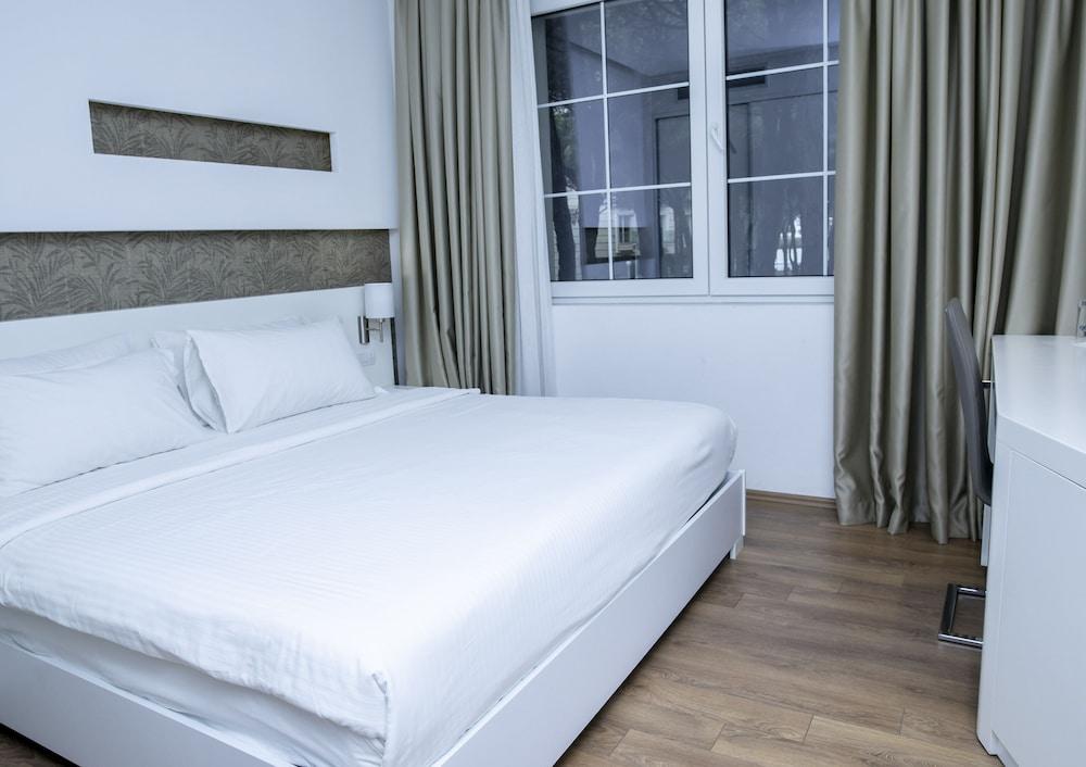 Prestige Resort Durres Qerret Екстер'єр фото