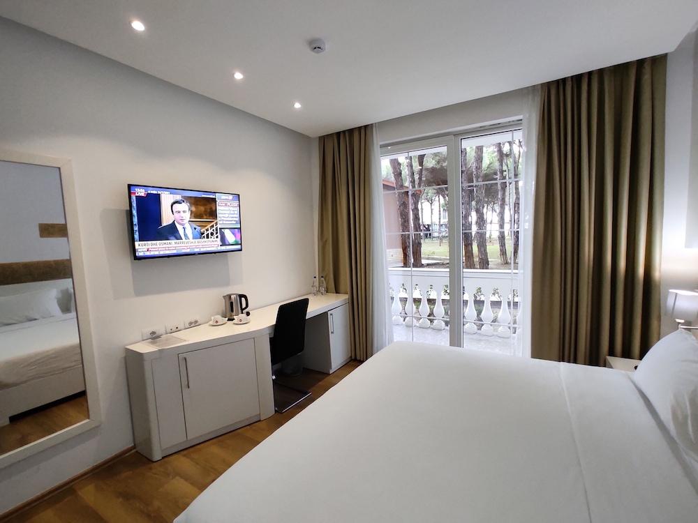 Prestige Resort Durres Qerret Екстер'єр фото